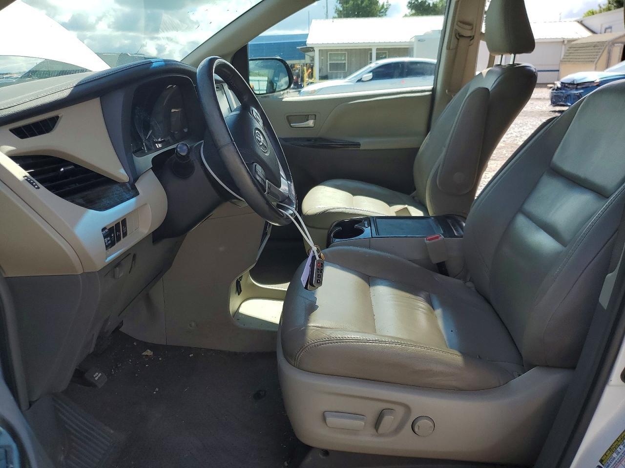 2017 Toyota Sienna Xle Premium 8-Passenger - Фото 7
