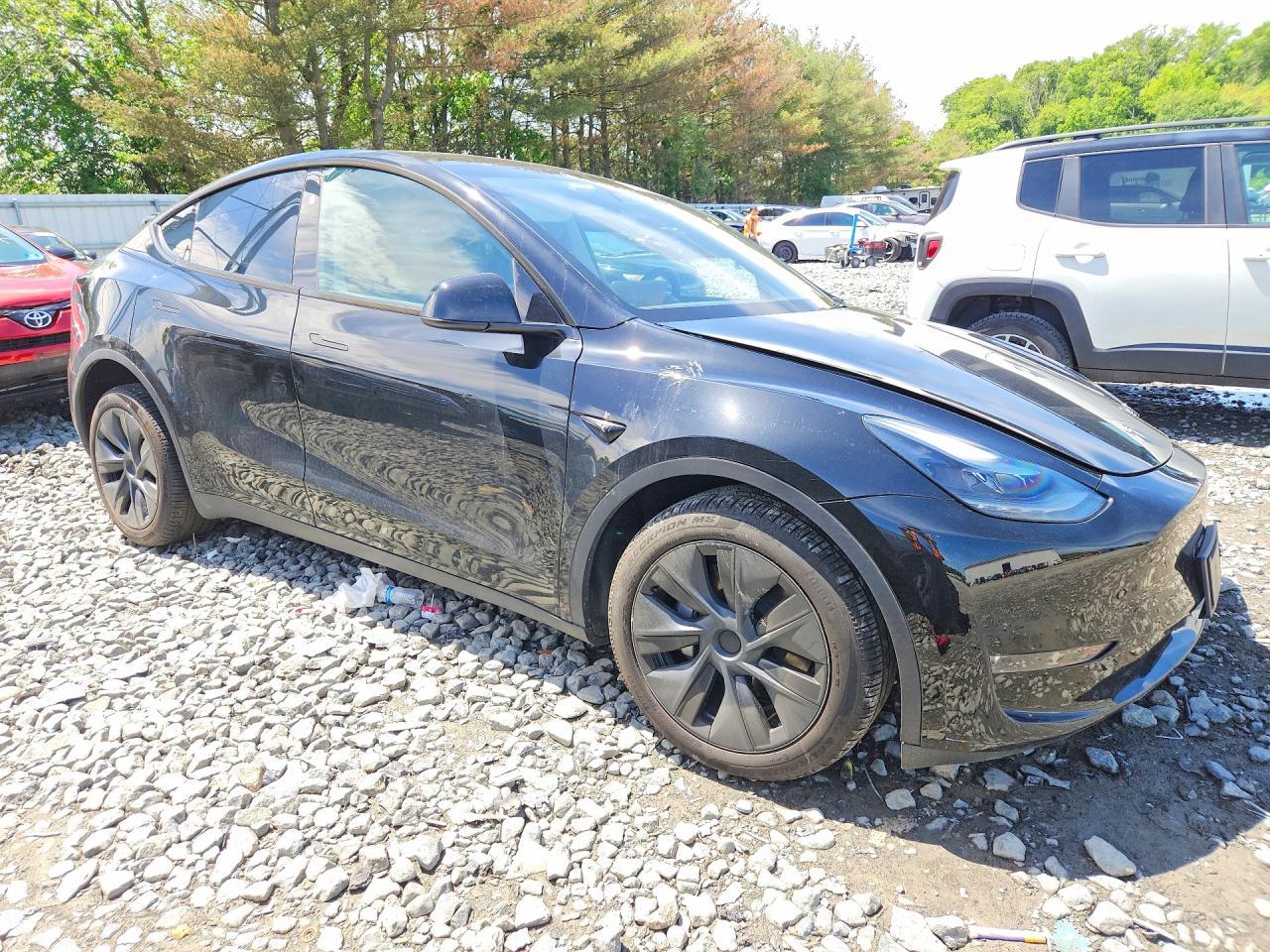 2025 Tesla Model Y - Фото 4
