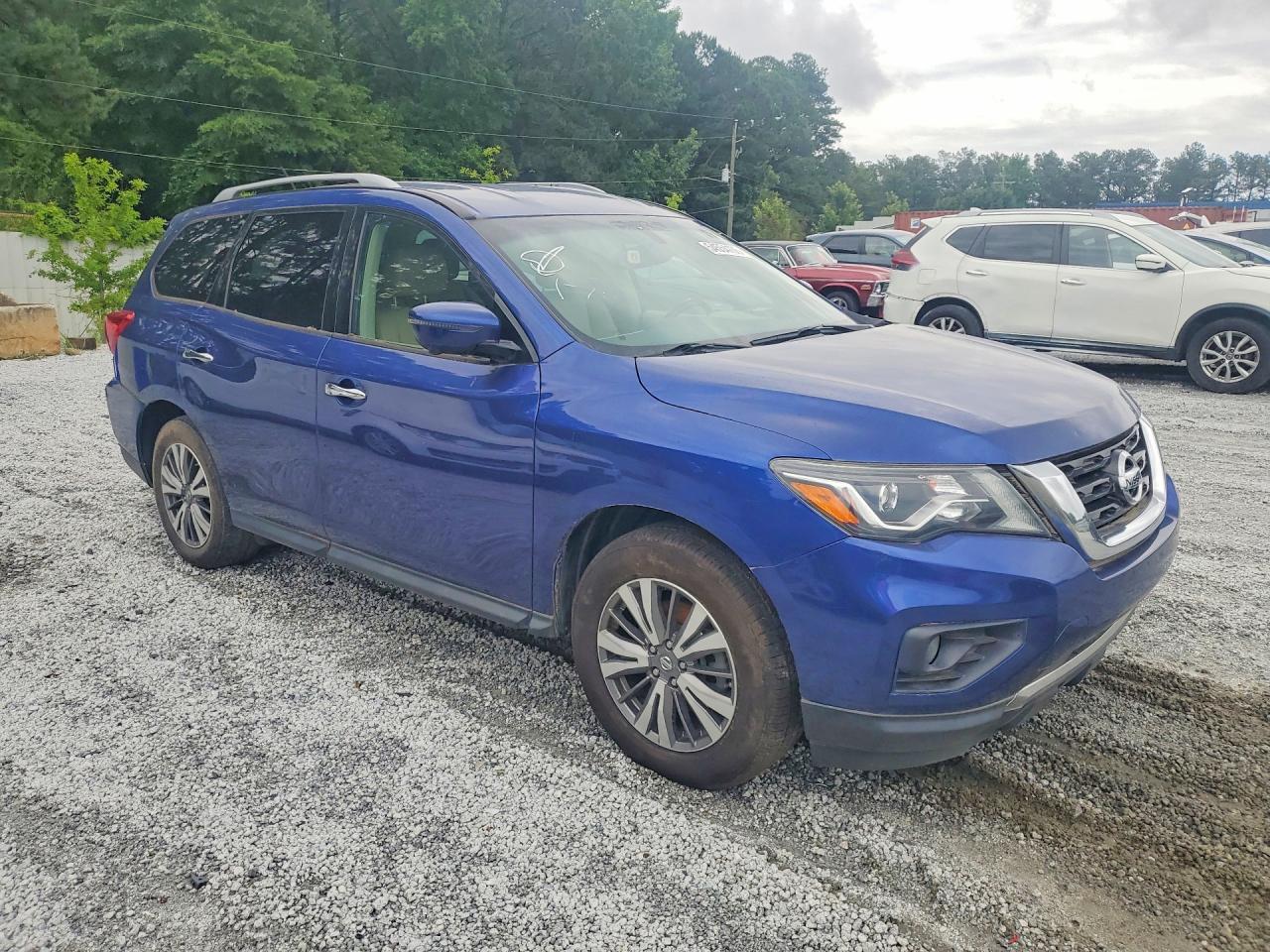 2018 Nissan Pathfinder S - Image 4