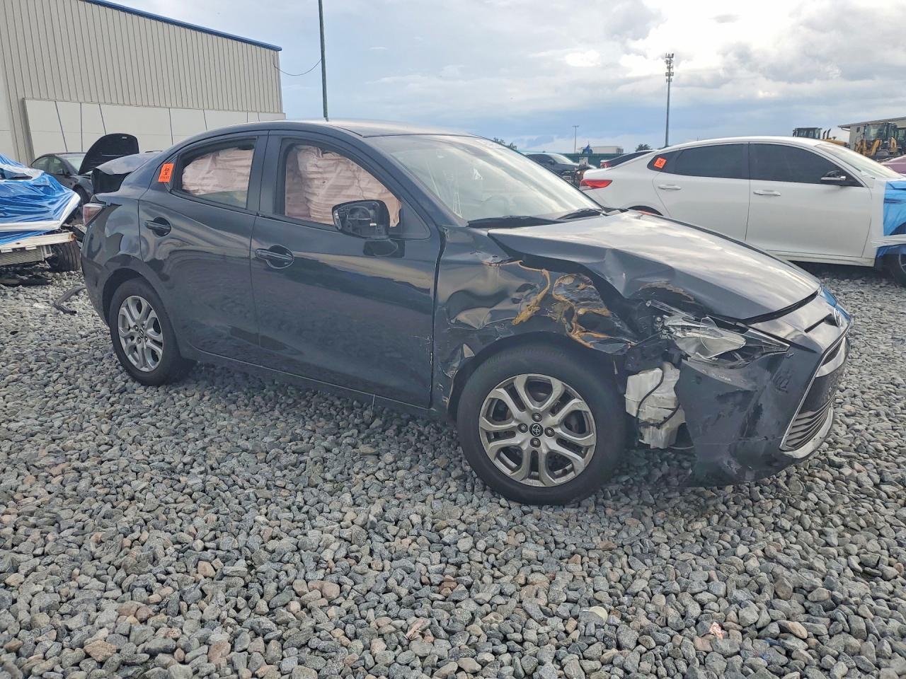 2017 Toyota Yaris Ia Base - Фото 4