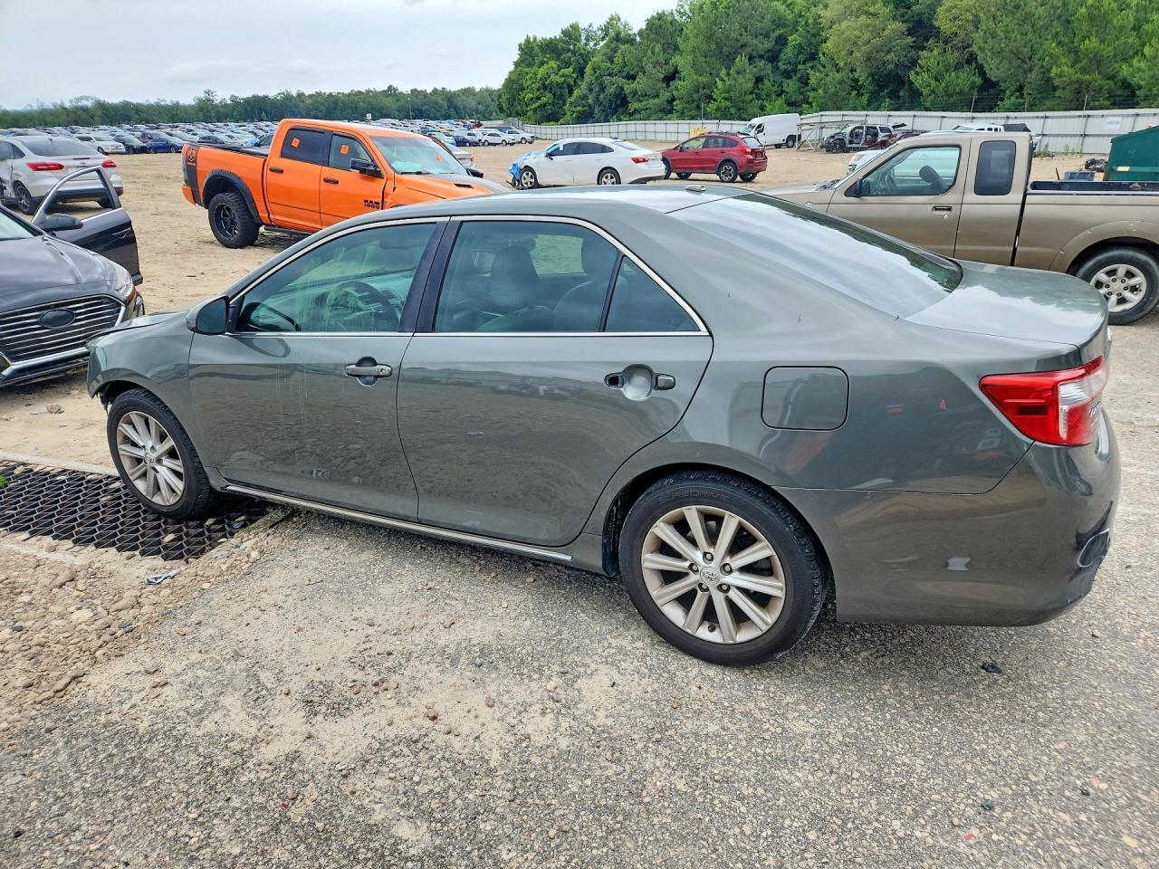2013 Toyota Camry Xle - Image 2