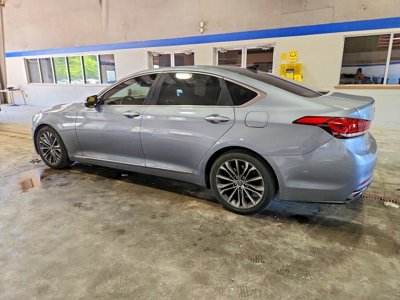 2015 Hyundai Genesis 3.8L - Фото 2