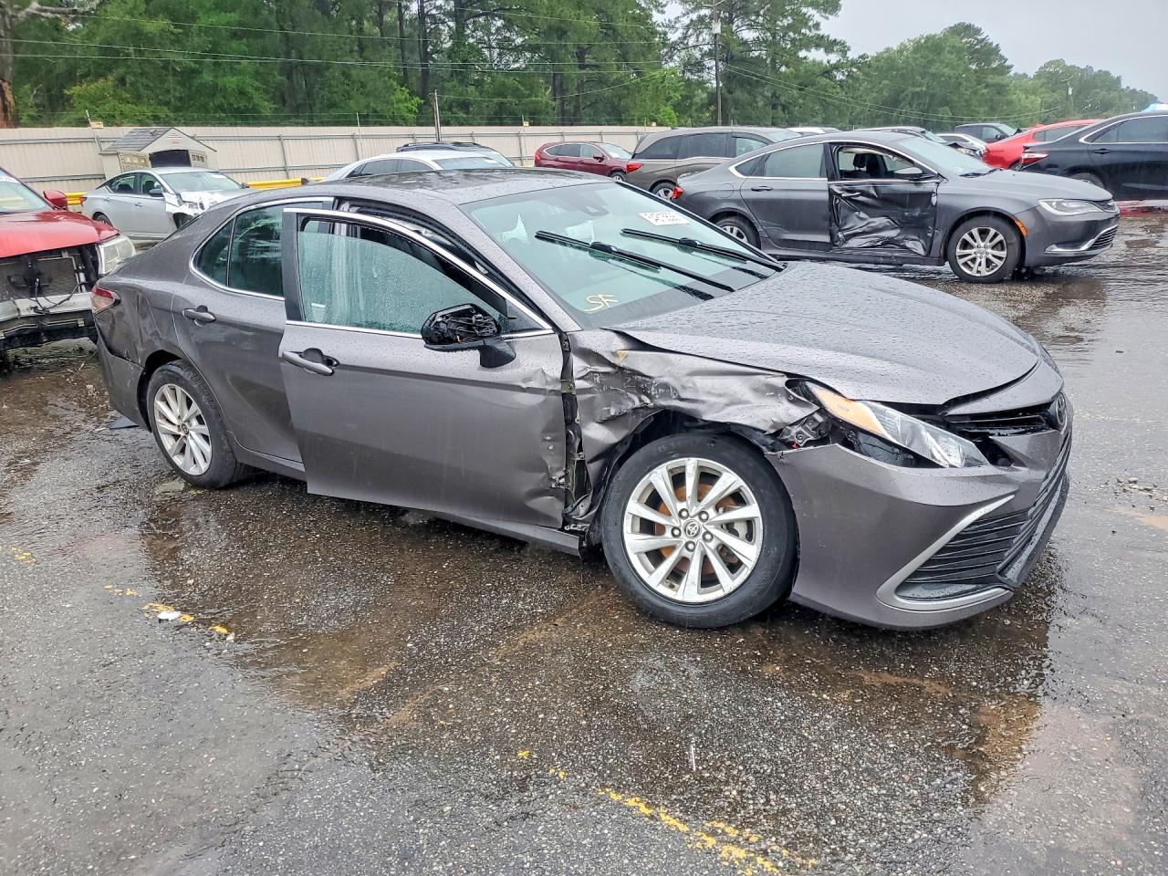 2021 Toyota Camry Le - Фото 4
