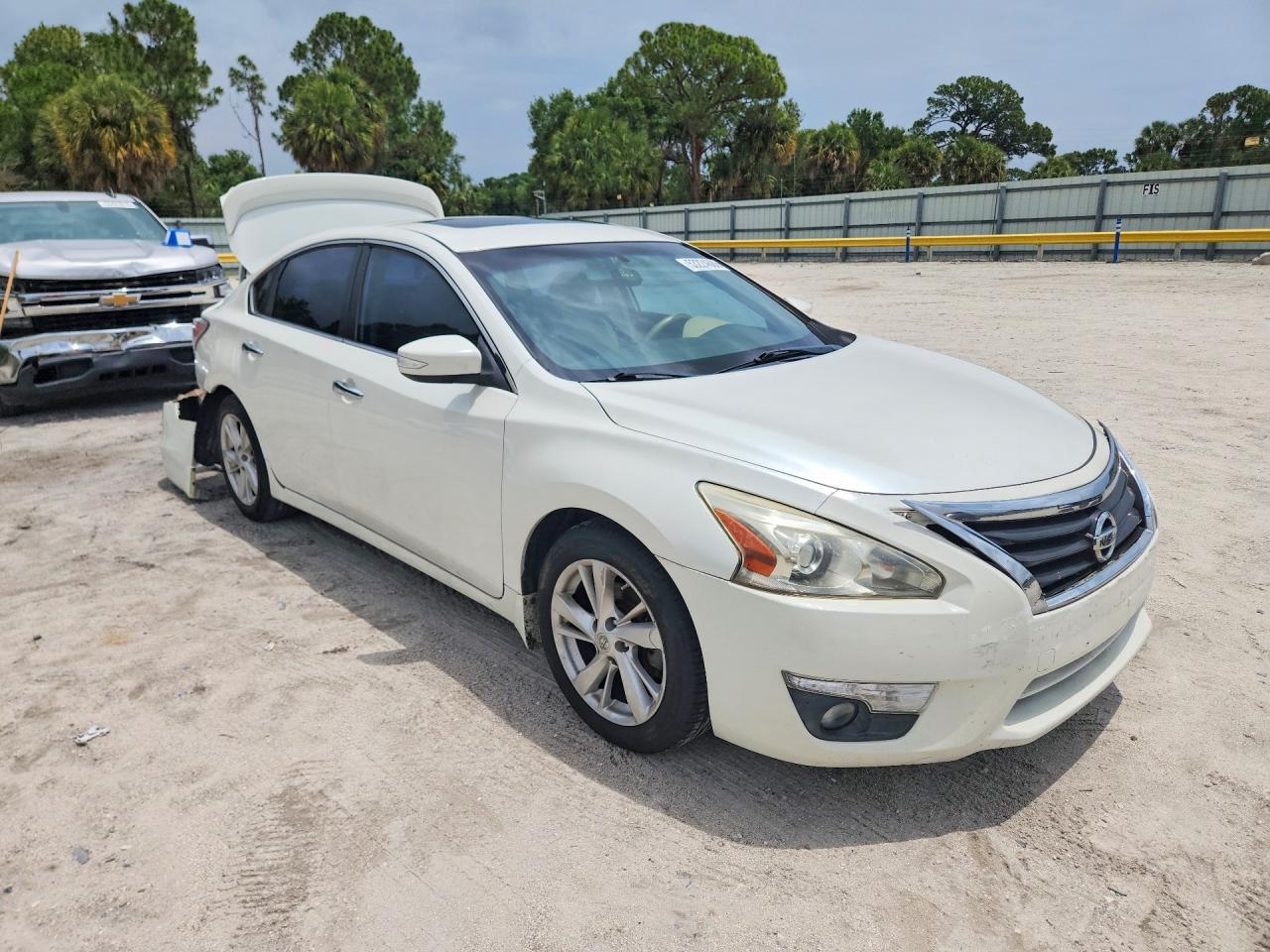 2014 Nissan Altima - Image 4