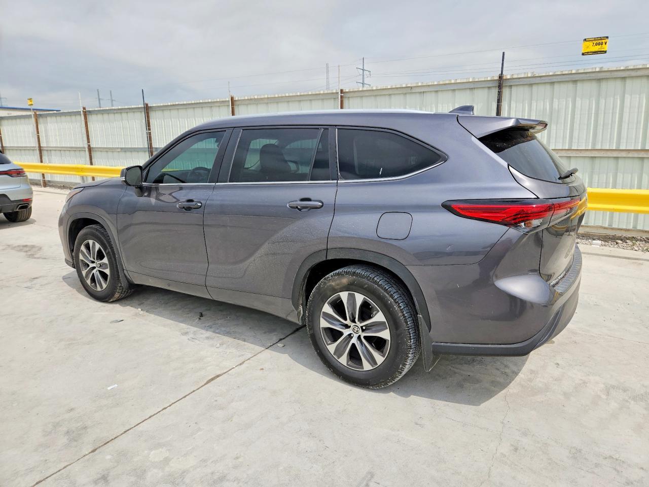 2023 Toyota Highlander Xle - Image 2