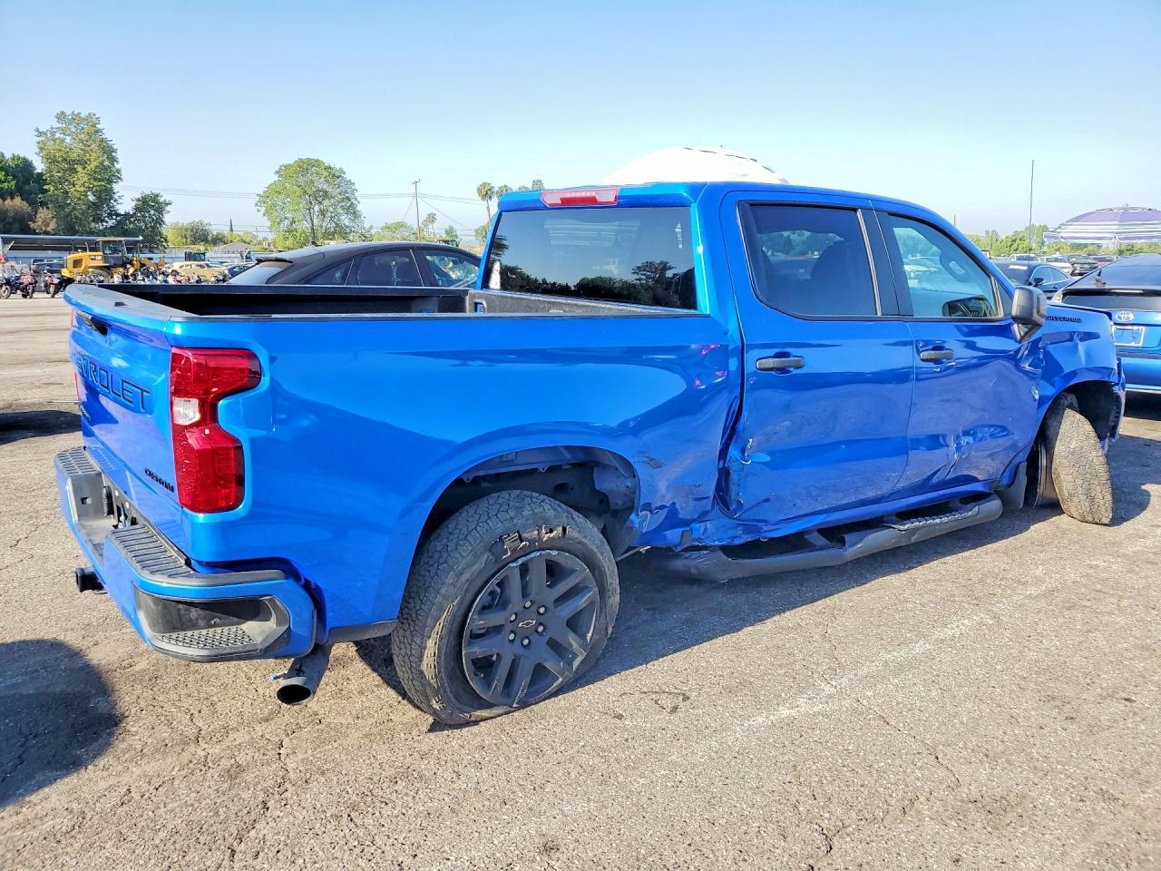 2025 Chevrolet Silverado C1500 Custom - Фото 3