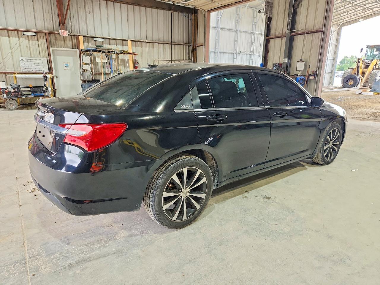 2012 Chrysler 200 S - Image 3