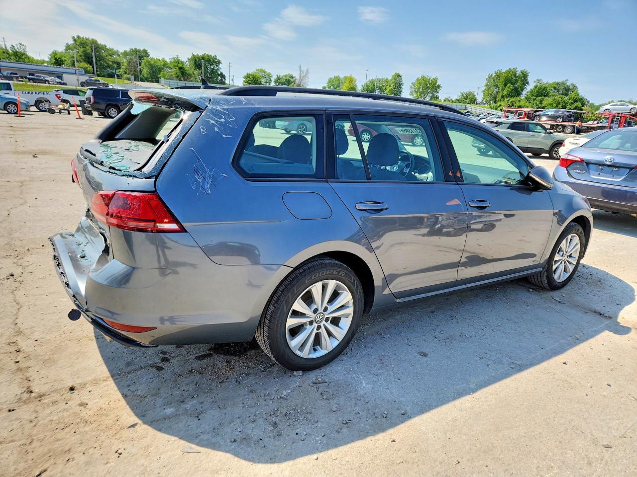 2017 Volkswagen Golf Sportwagen S - Фото 3