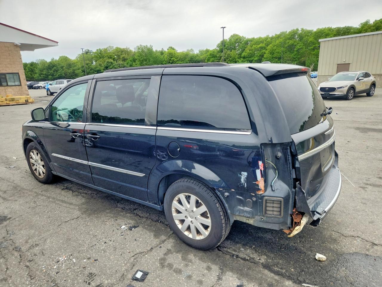 2016 Chrysler Town & Country Touring - Фото 2