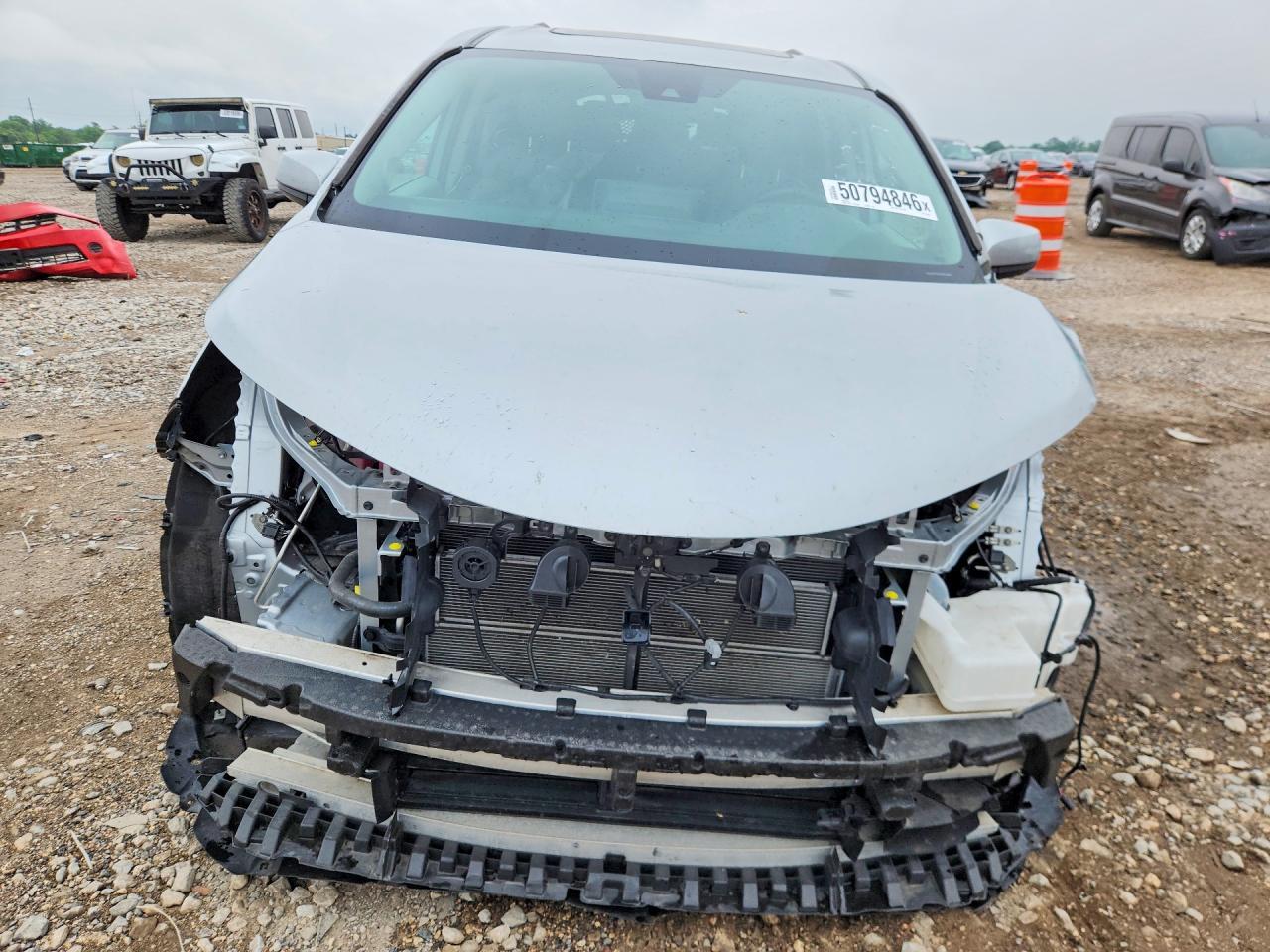 2022 Toyota Sienna Xle - Image 5