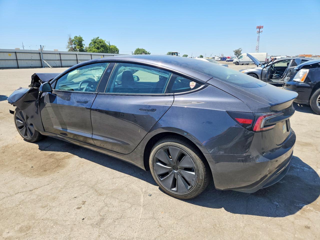 2024 Tesla Model 3 - Фото 2