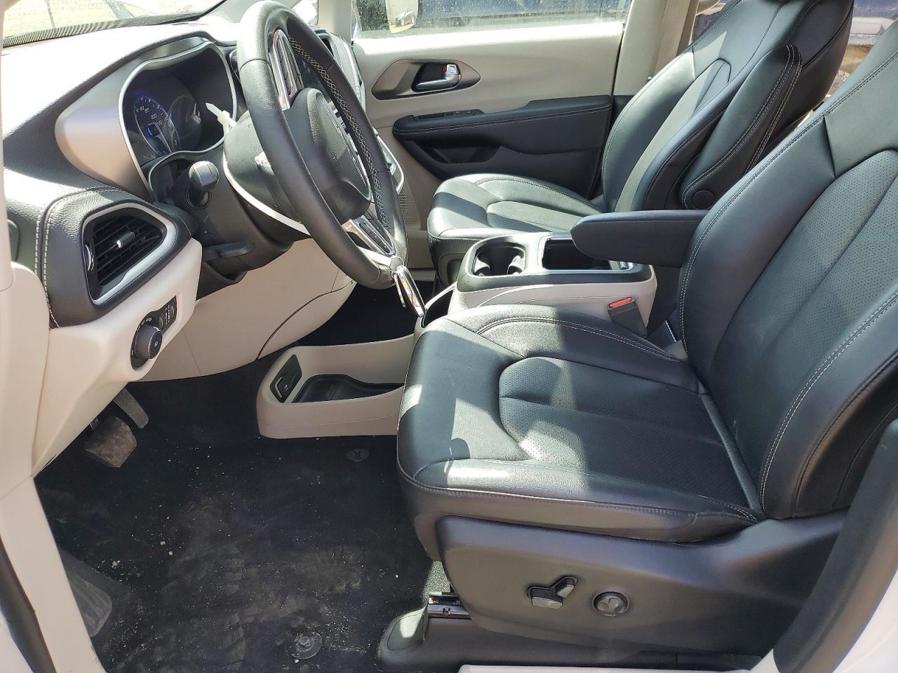 2024 Chrysler Pacifica Touring L - Image 7