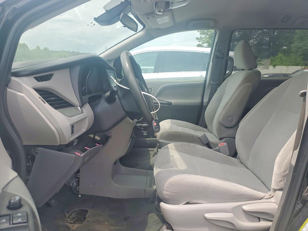 2020 Toyota Sienna L - Image 7