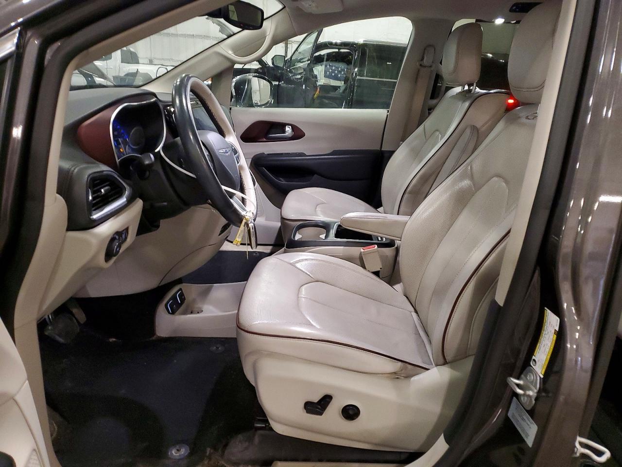 2017 Chrysler Pacifica Limited - Image 7