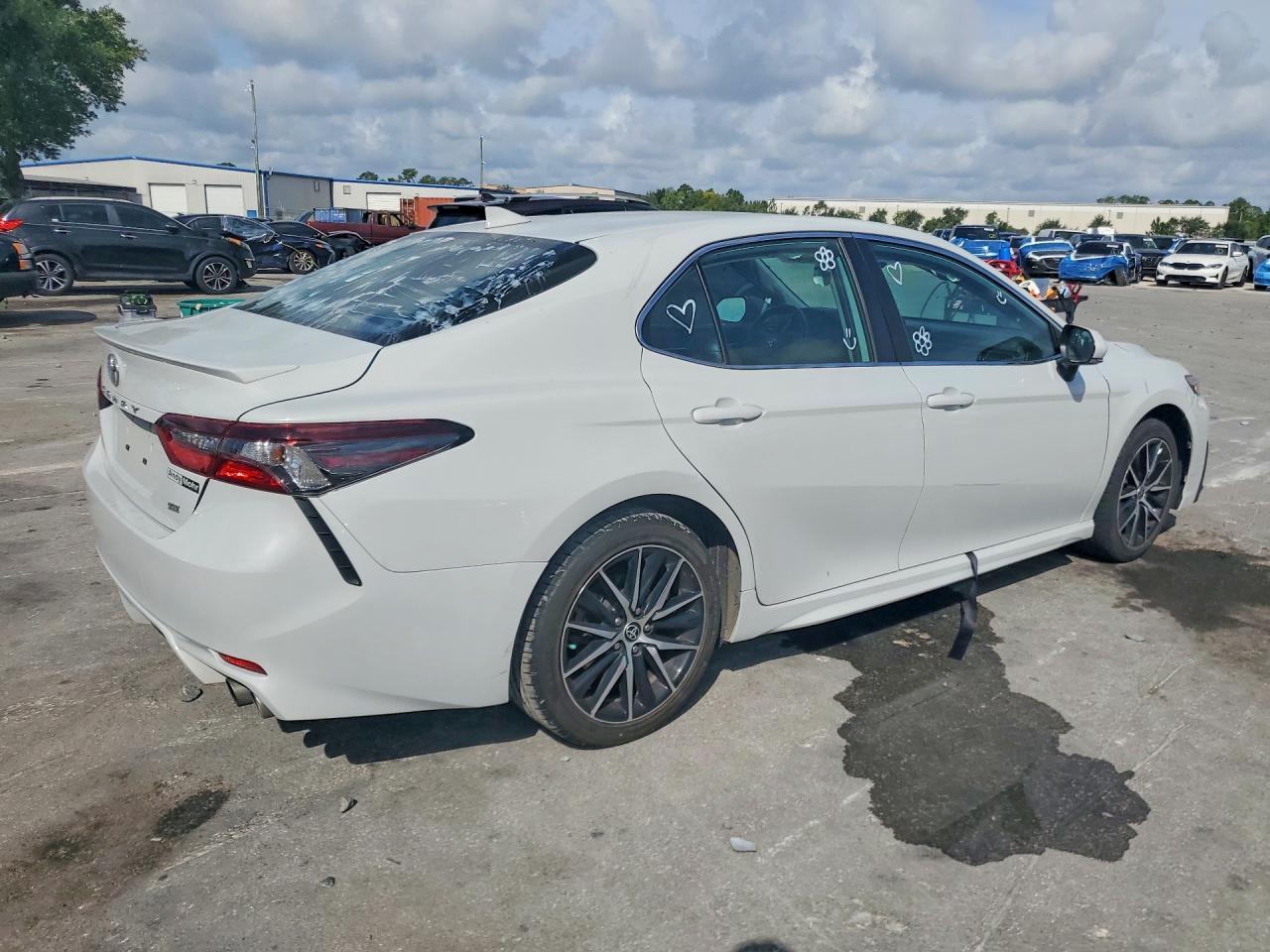 2023 Toyota Camry Se - Image 3