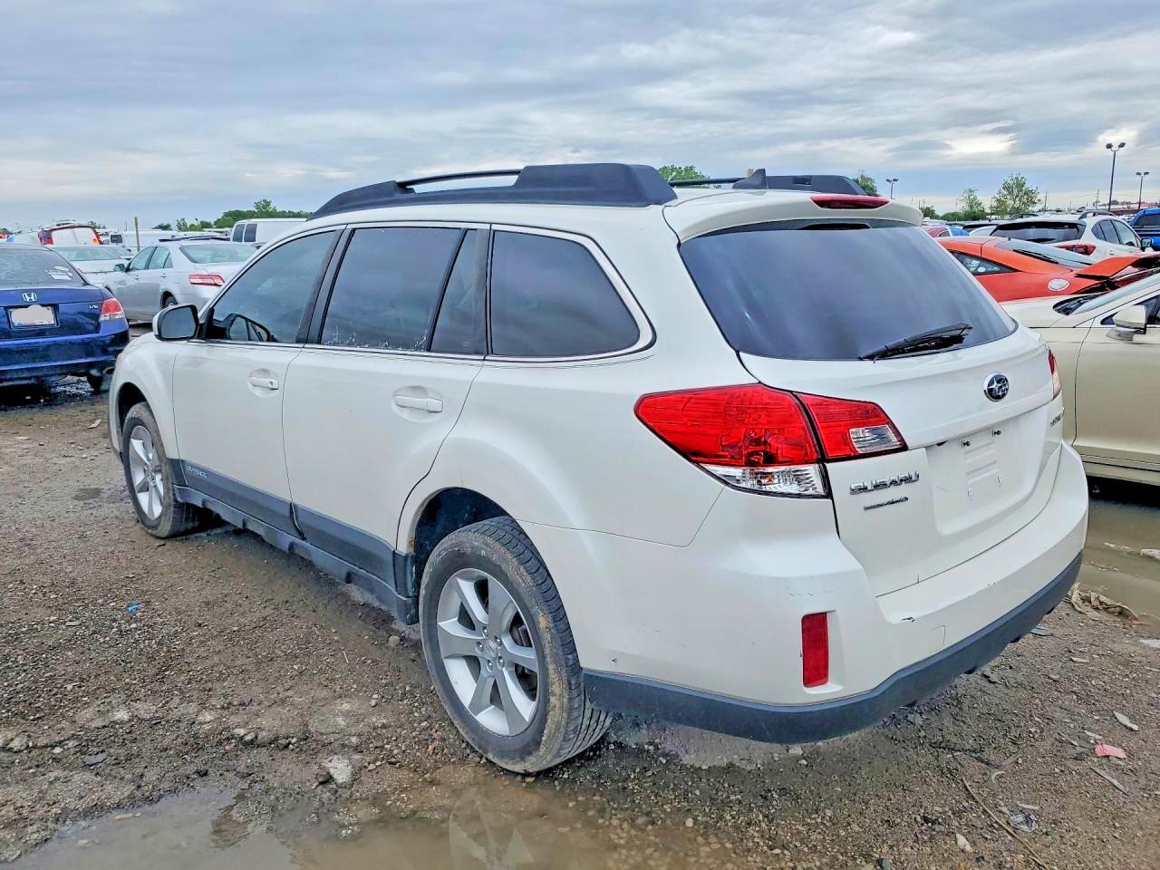 2014 Subaru Outback 2.5I Limited - Image 2