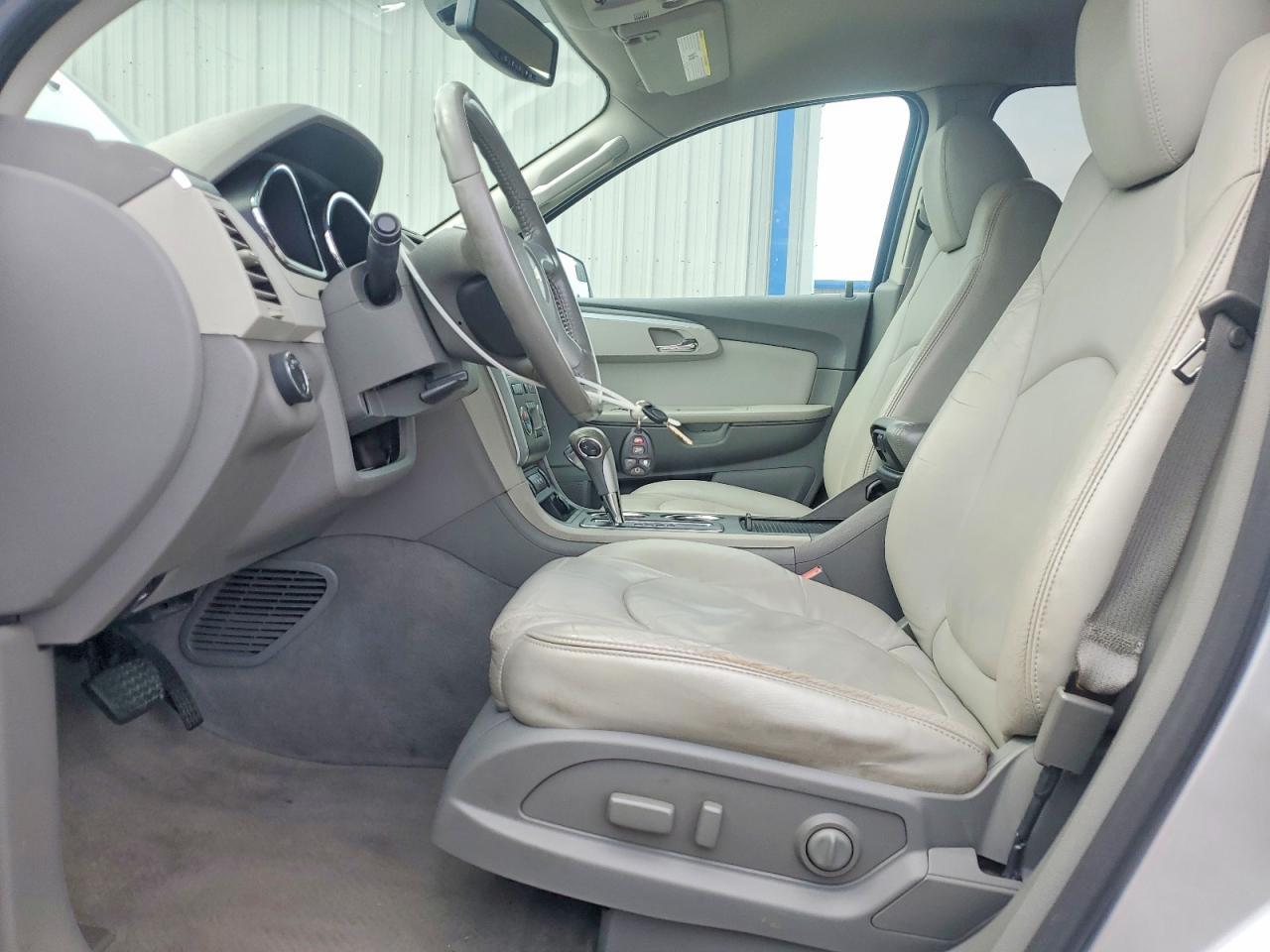 2010 Chevrolet Traverse - Image 7