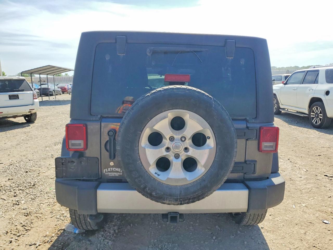 2014 Jeep Wrangler Unlimited Sahara - Фото 6