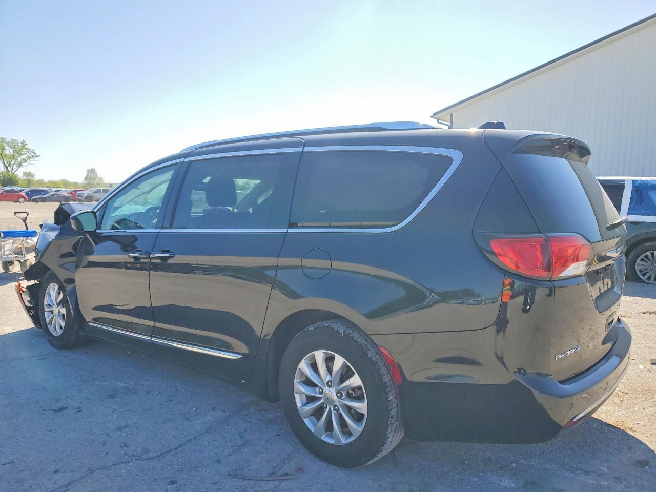 2018 Chrysler Pacifica Touring L - Фото 2