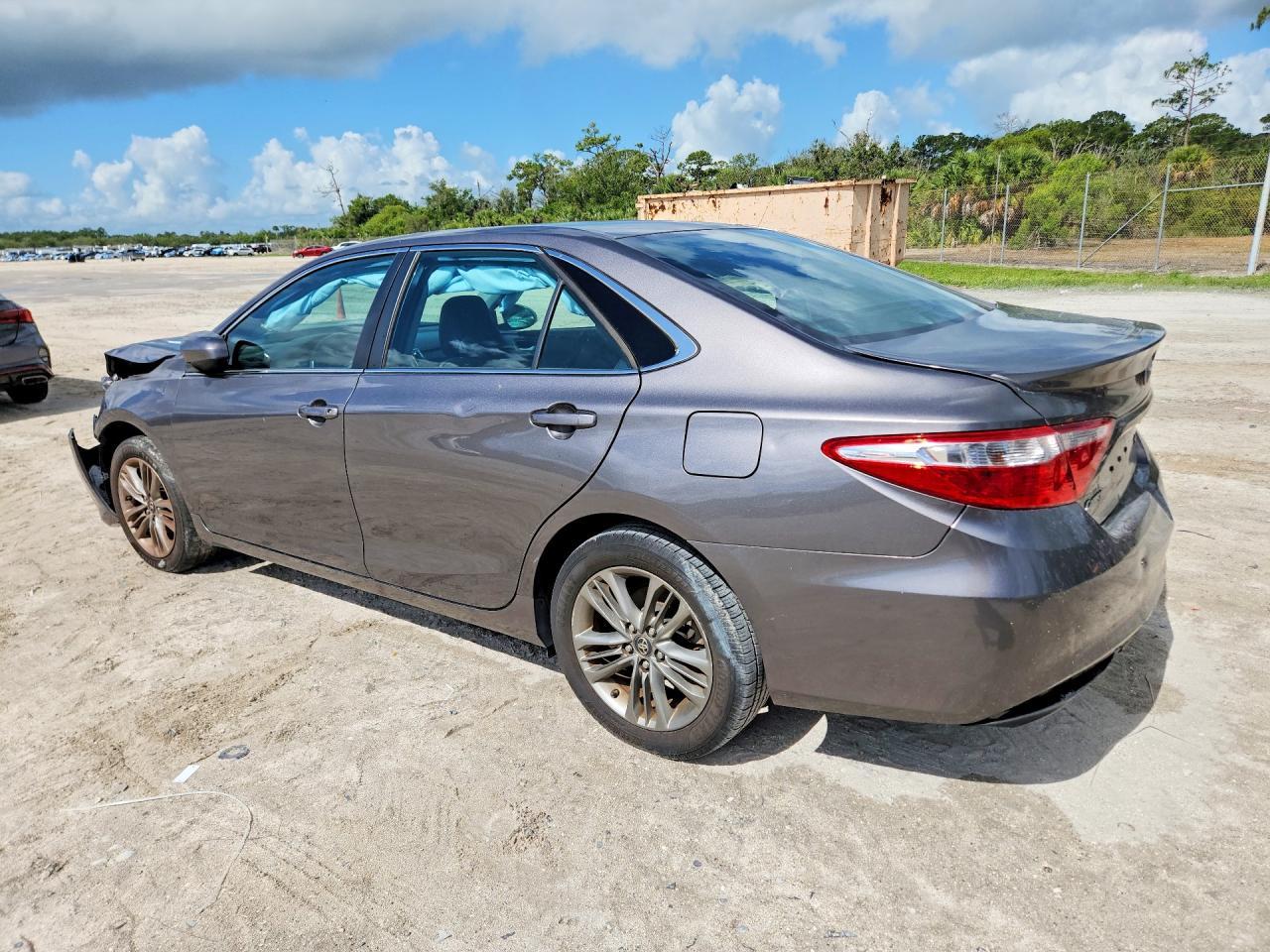 2017 Toyota Camry Se - Image 2