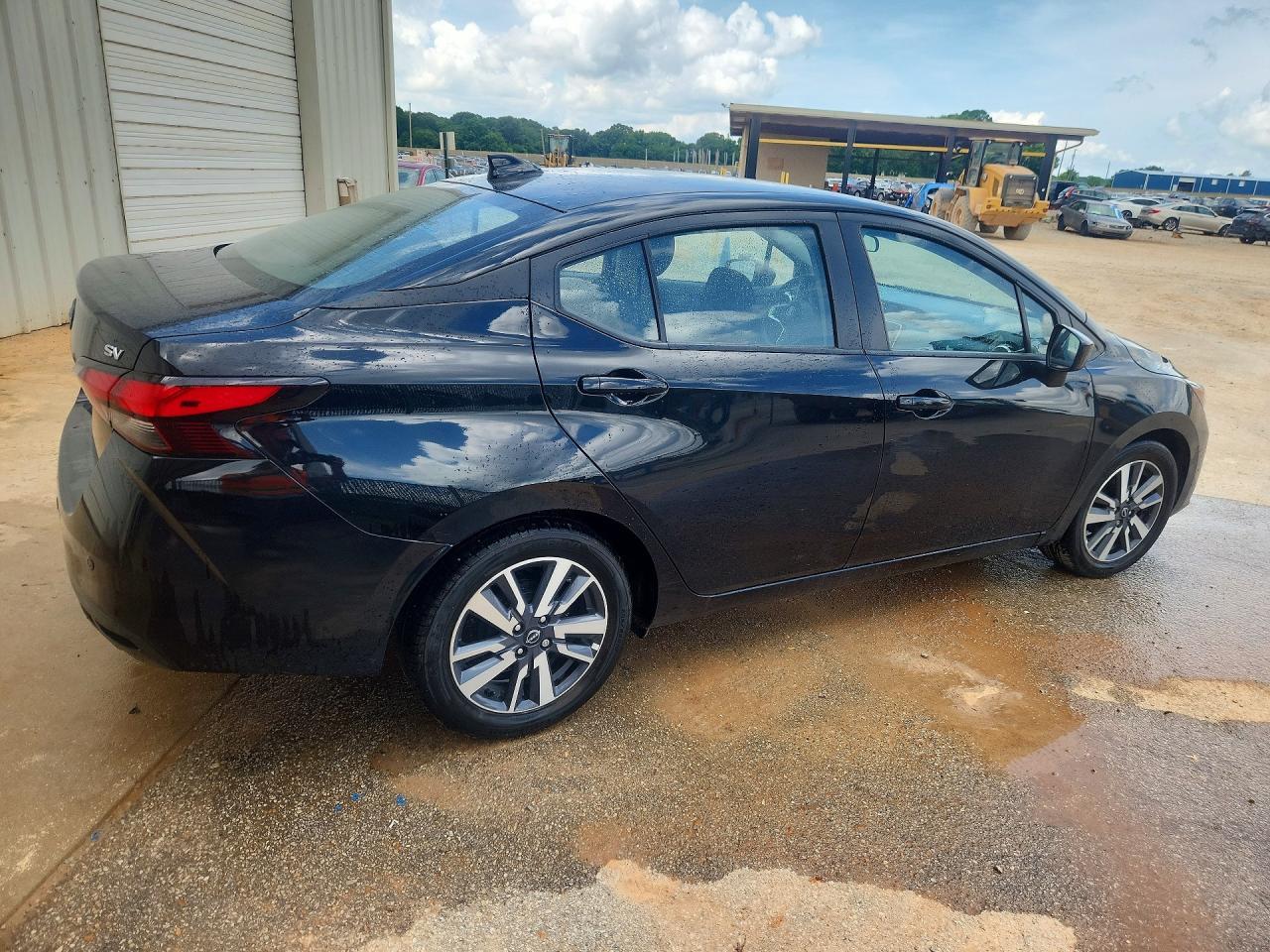 2023 Nissan Versa Sv - Image 3