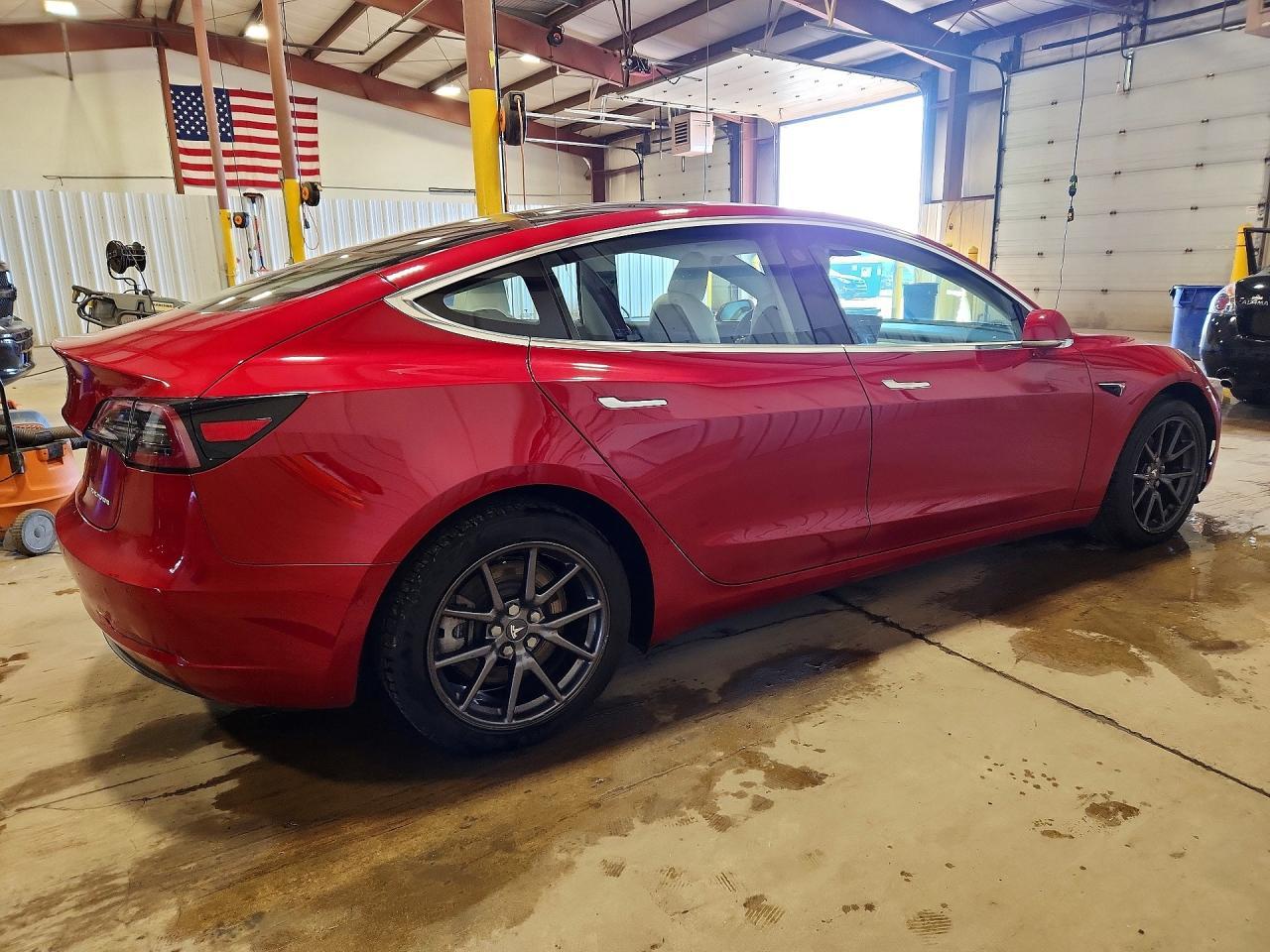 2018 Tesla Model 3 - Фото 3