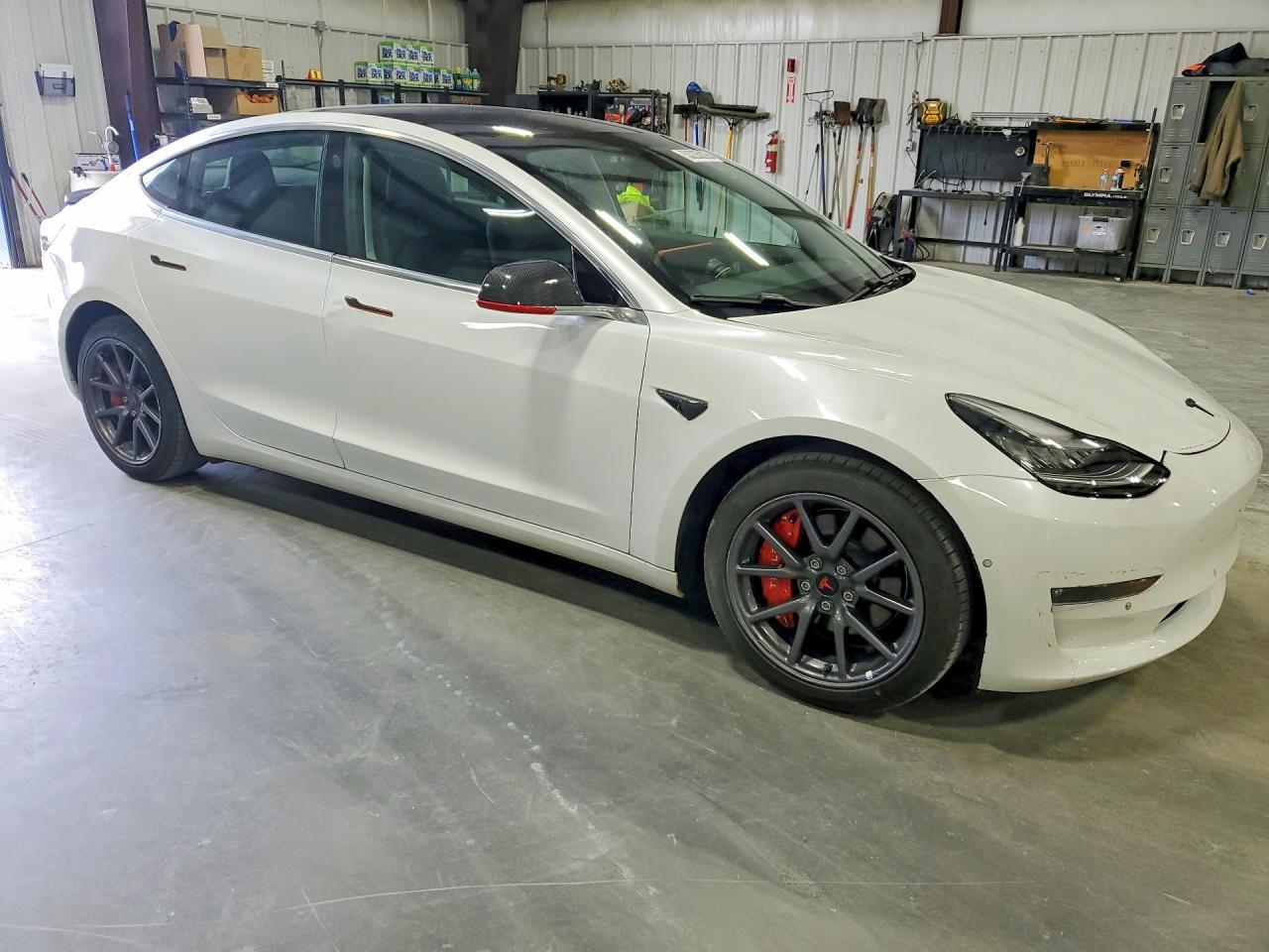 2020 Tesla Model 3 - Фото 4