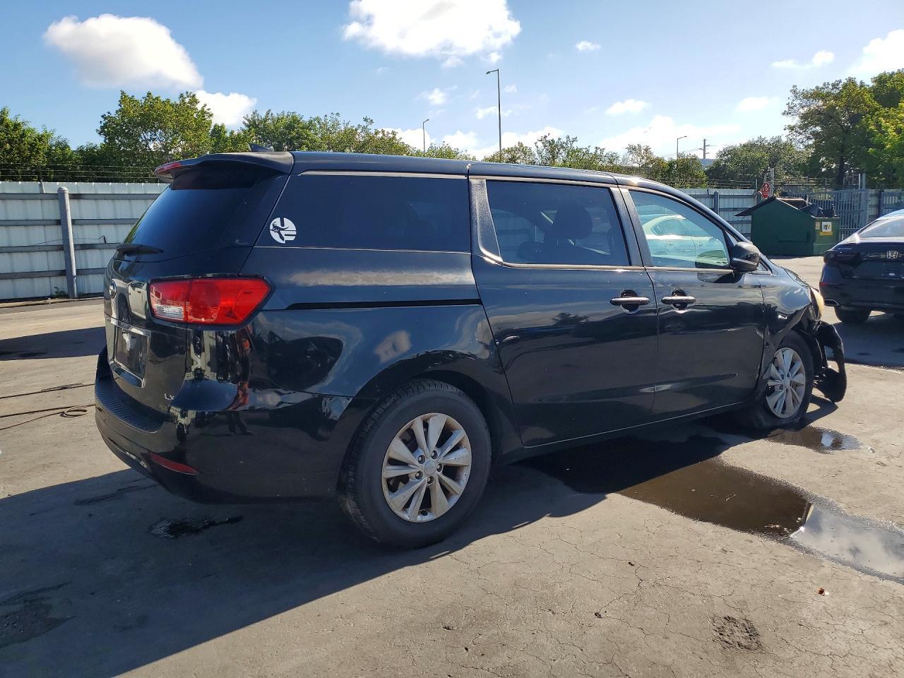 2017 Kia Sedona Lx - Image 3