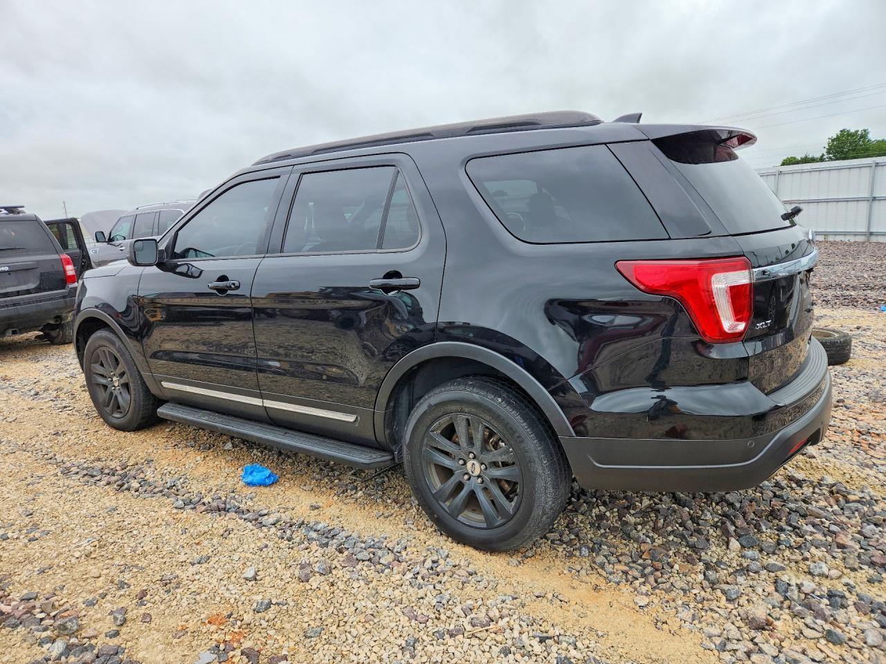 2018 Ford Explorer Xlt - Фото 2