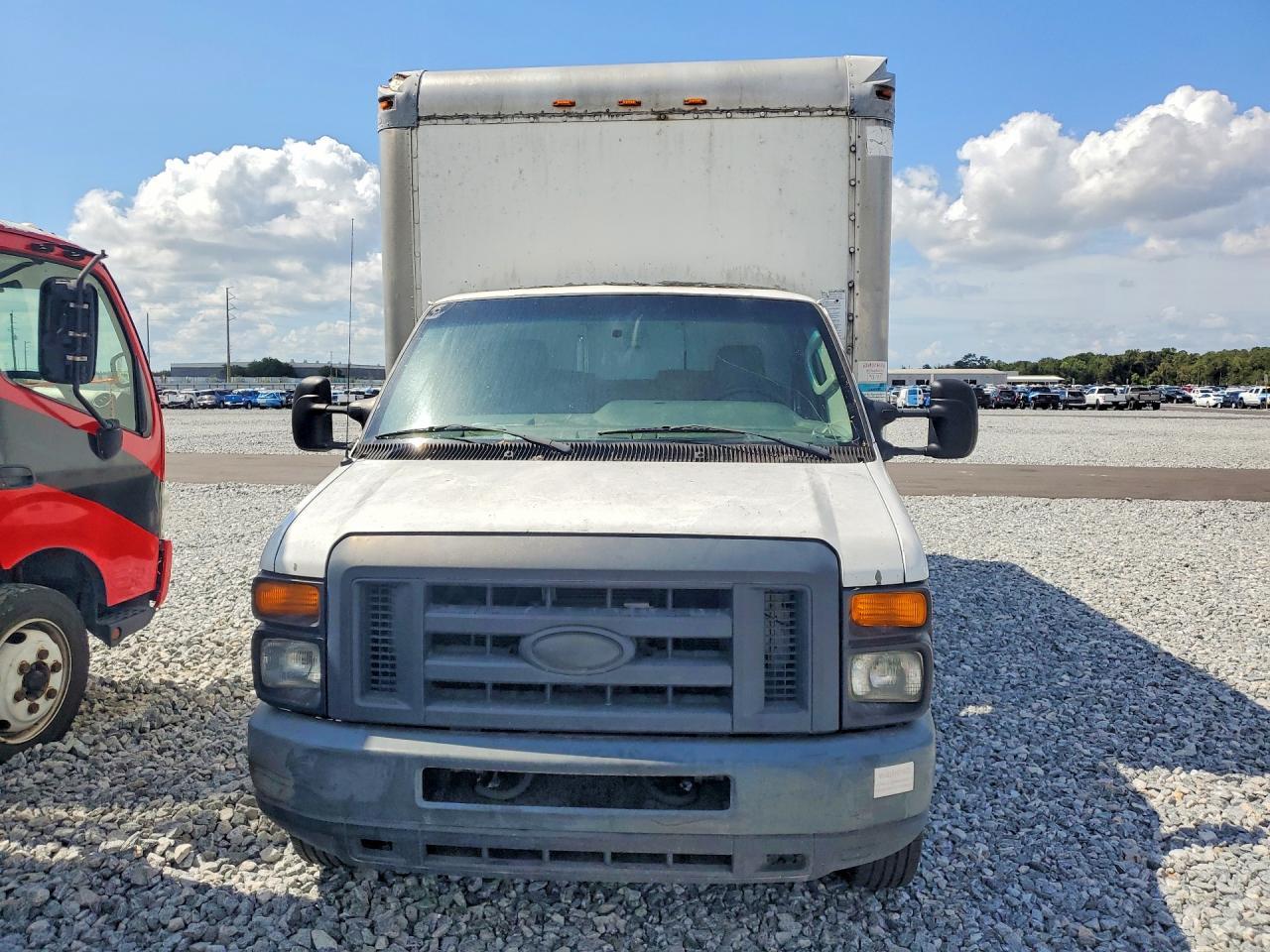 2016 Ford E350 Box Truck - Фото 5