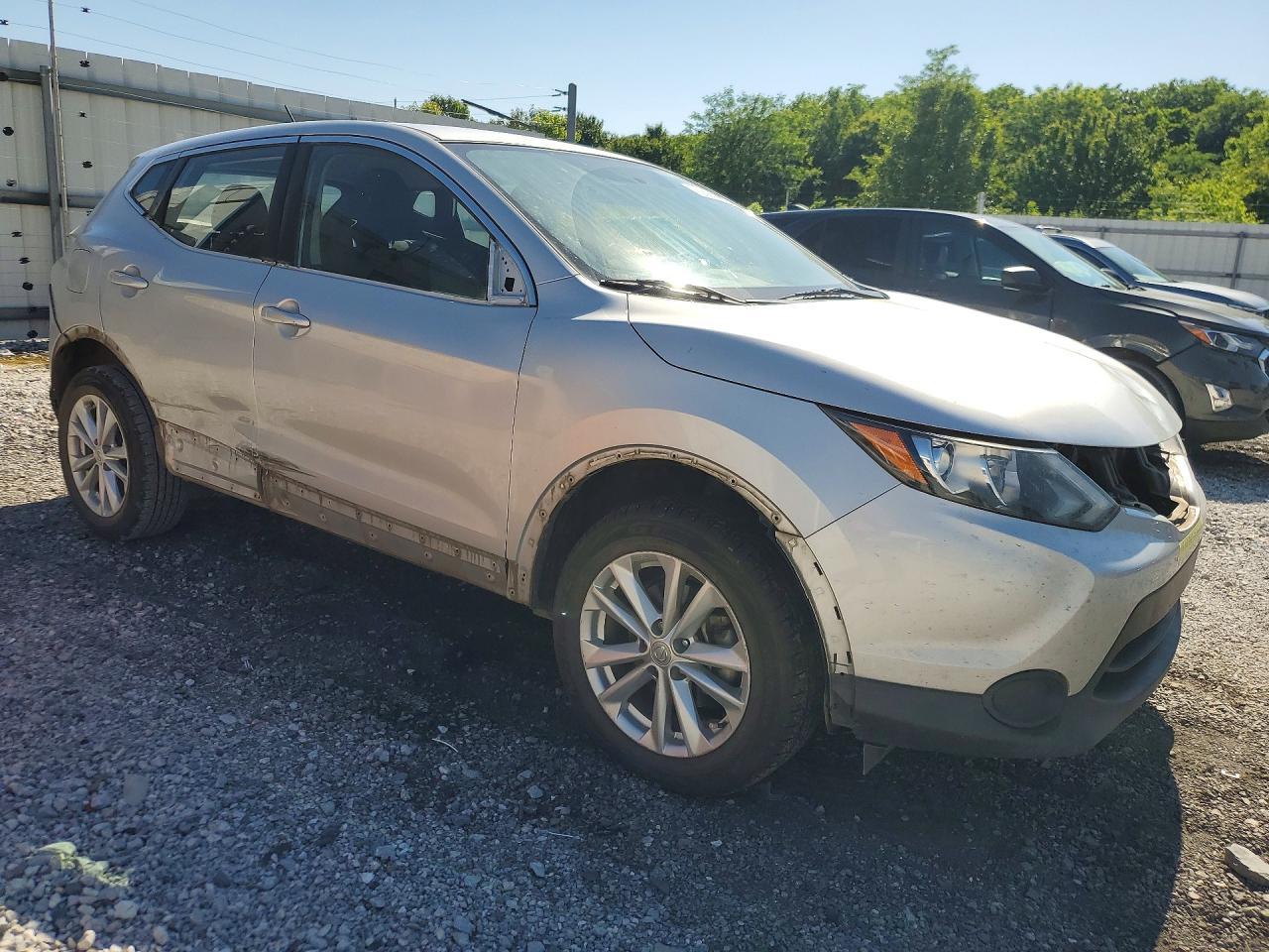 2017 Nissan Rogue Sport S - Фото 4