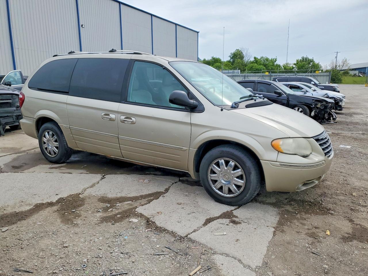 2005 Chrysler Town & Country Limited - Фото 4
