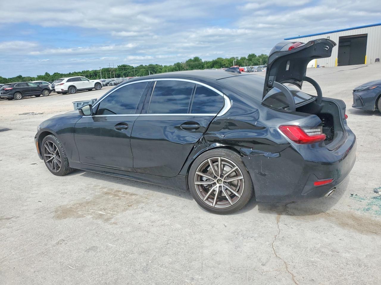 2020 BMW 330I - Фото 2