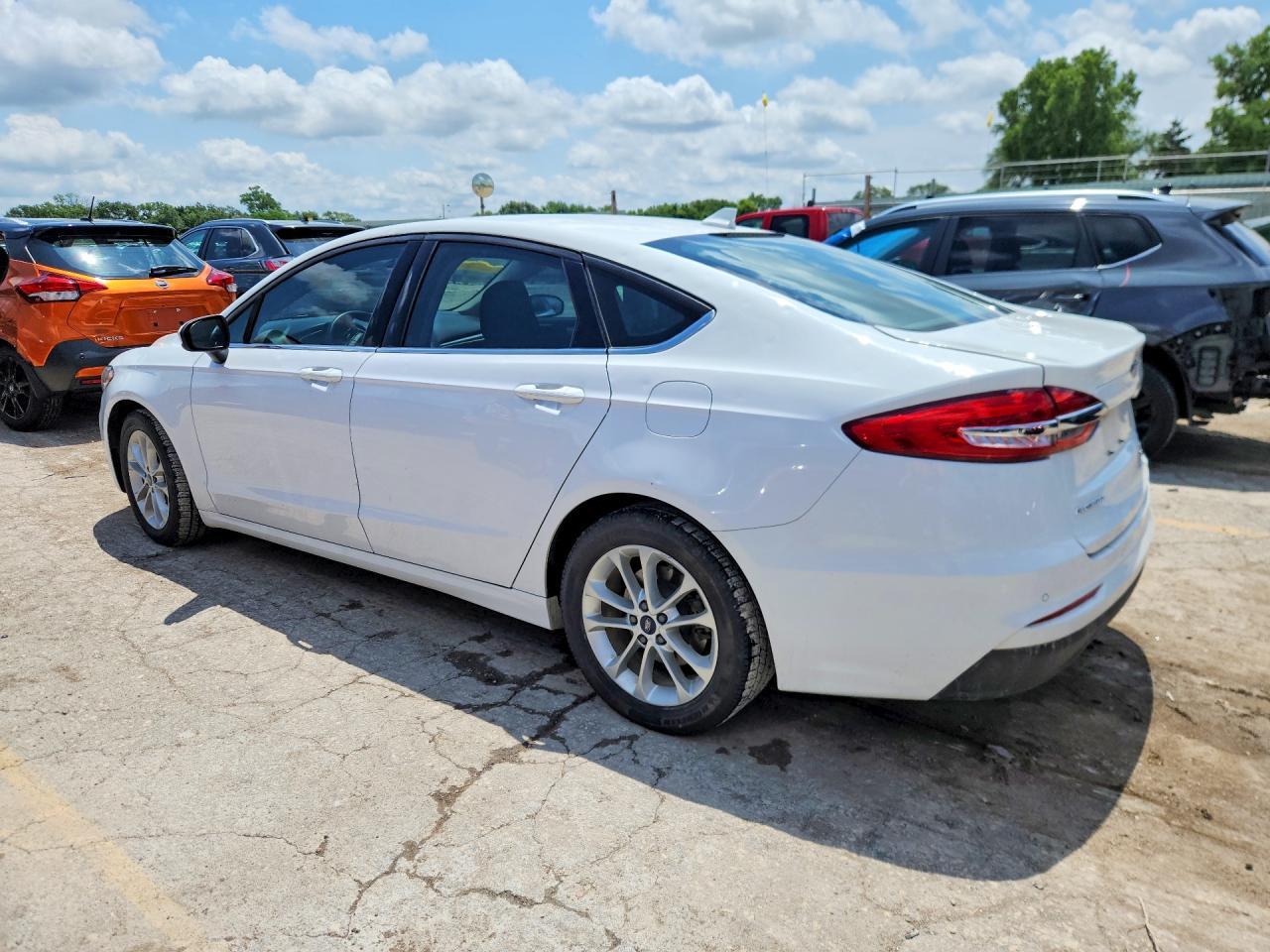 2020 Ford Fusion Se - Фото 2