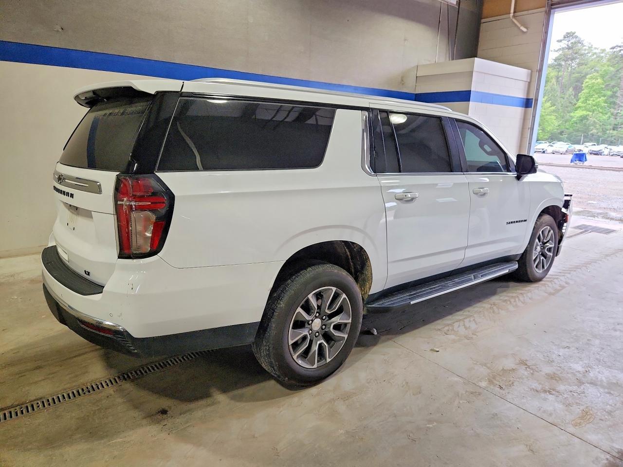 2022 Chevrolet Suburban K1500 Lt - Image 3