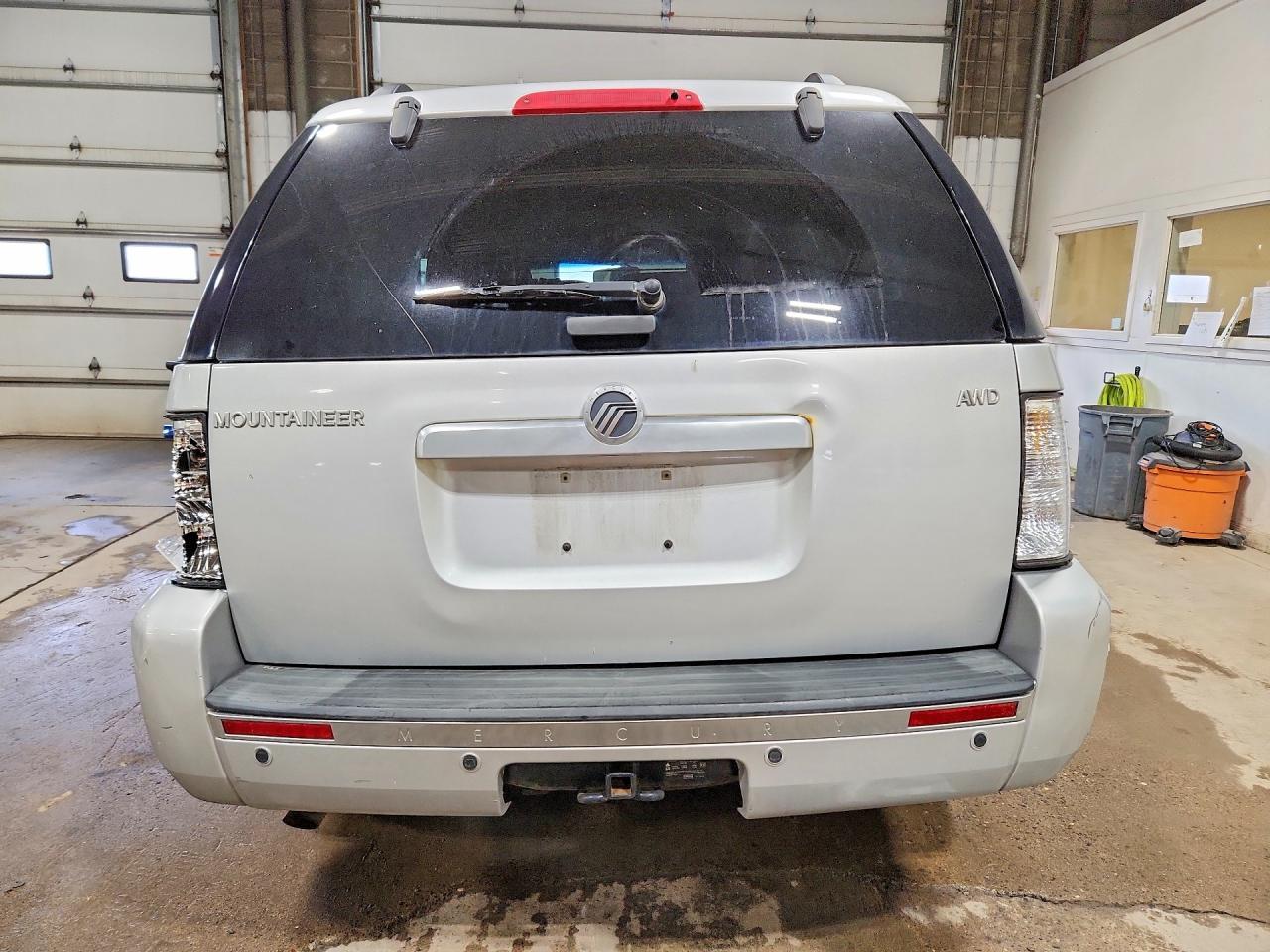 2010 Mercury Mountaineer Luxury - Image 6