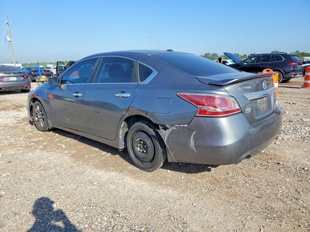 2015 Nissan Altima S - Image 2