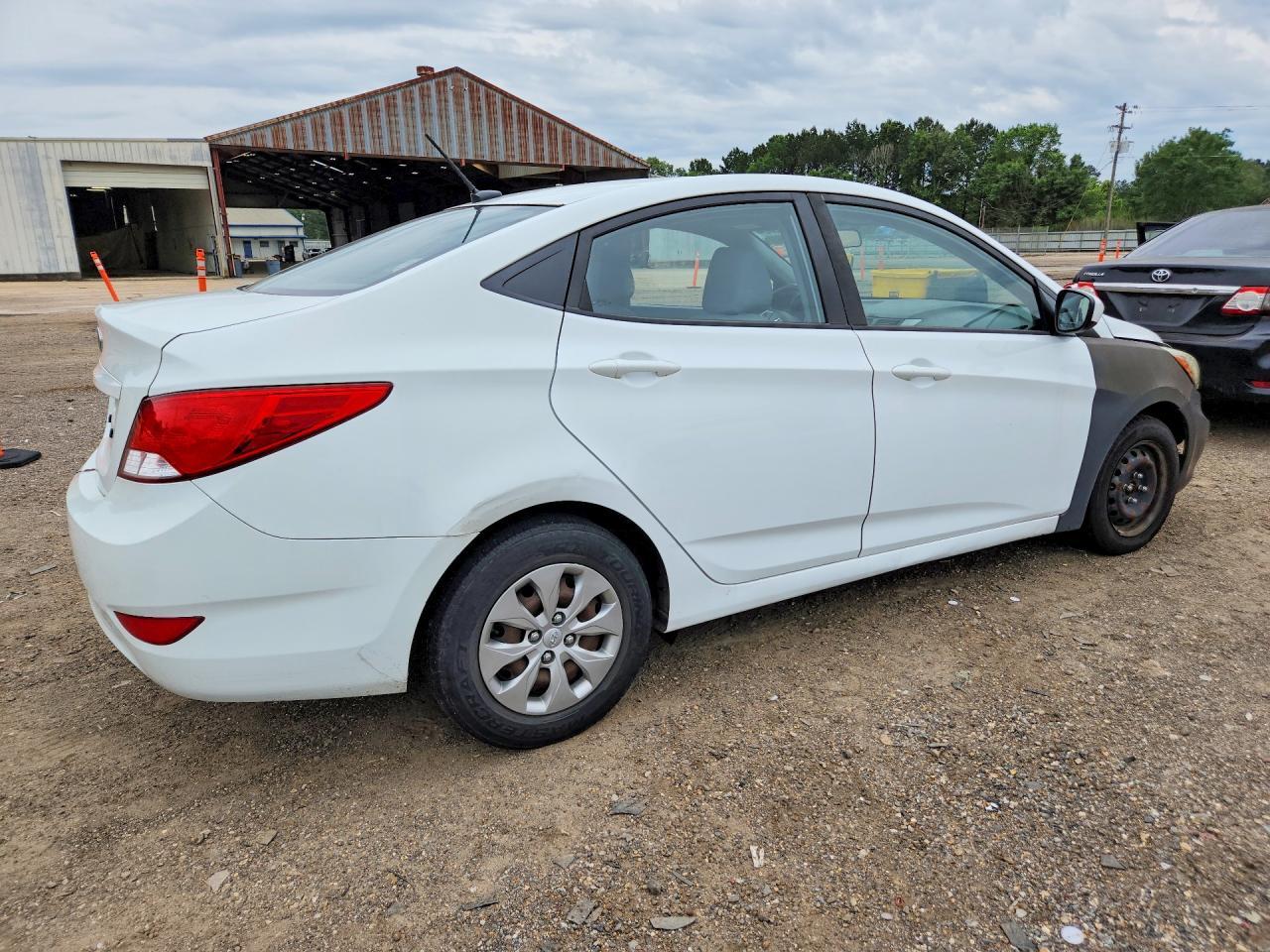 2016 Hyundai Accent Se - Фото 3