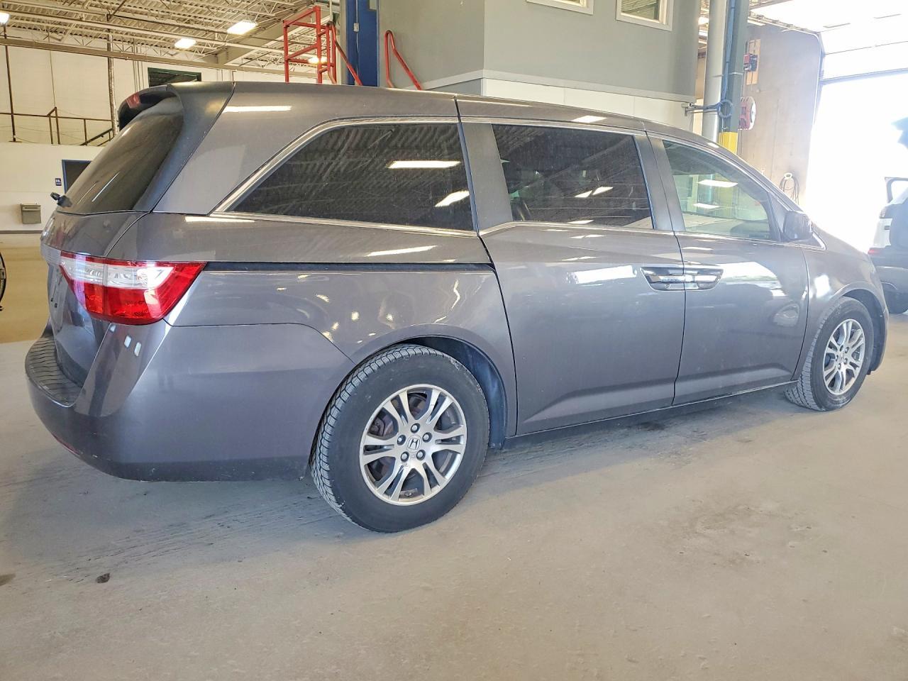 2013 Honda Odyssey Exl - Image 3