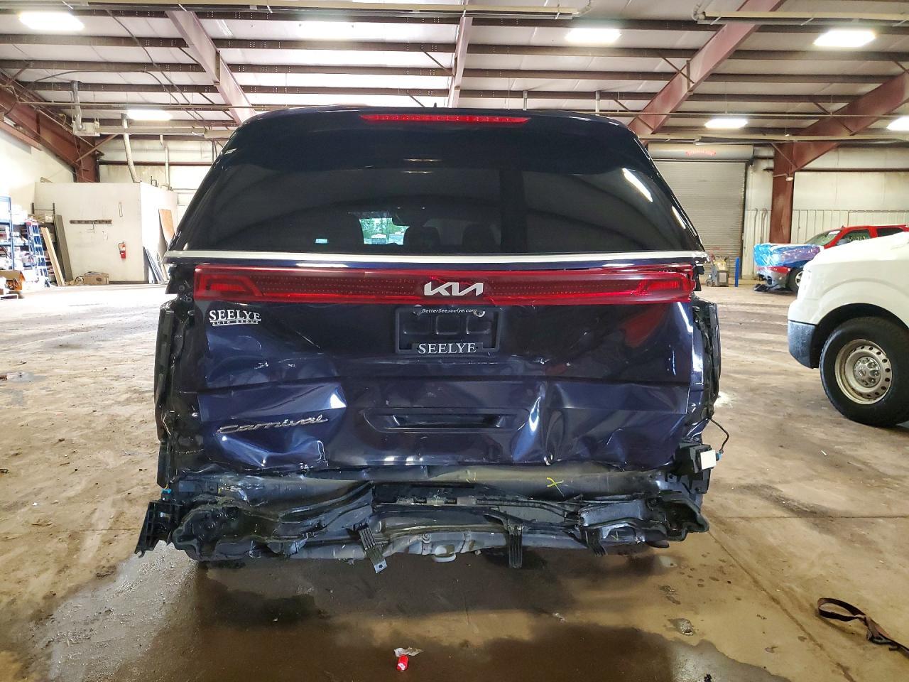 2022 Kia Carnival Lx - Image 6
