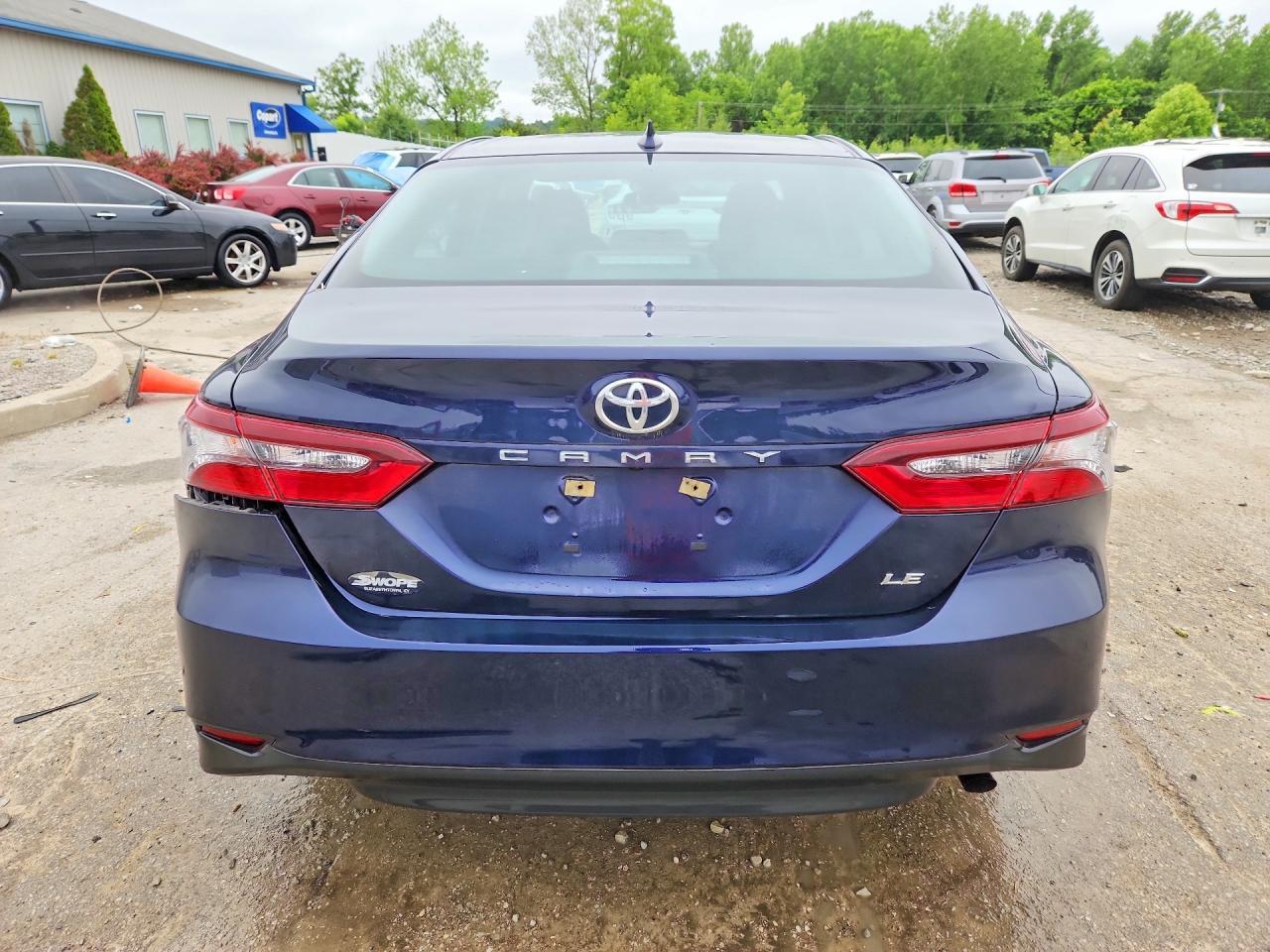 2021 Toyota Camry Le - Фото 6