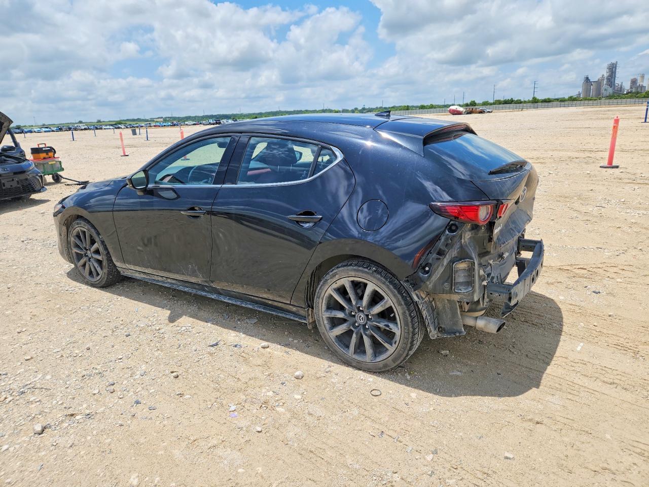 2021 Mazda 3 Premium - Image 2