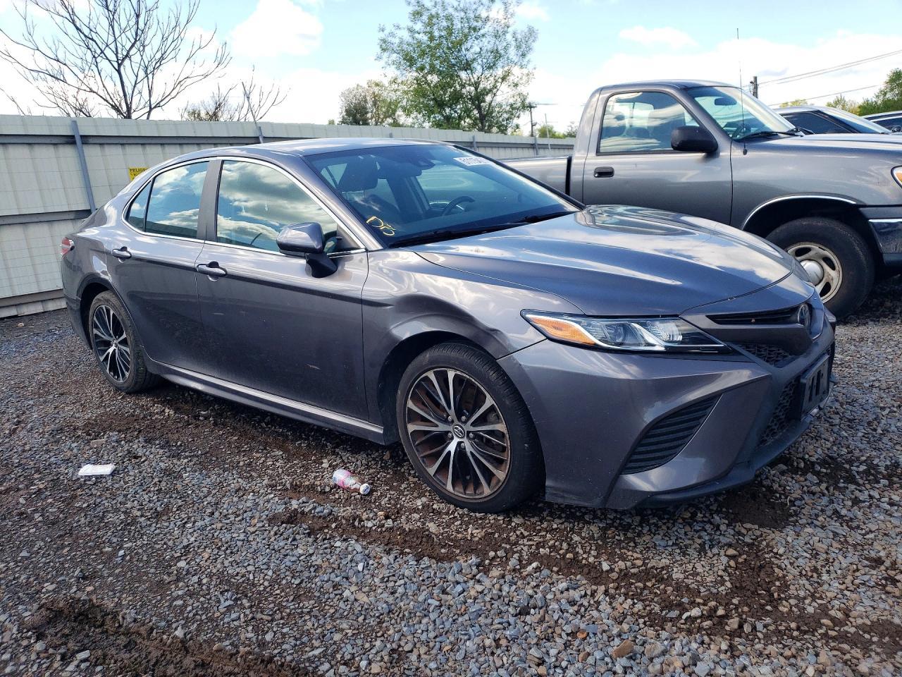 2020 Toyota Camry Se - Фото 4