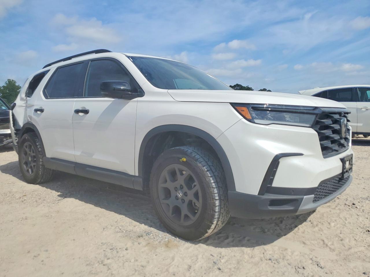 2025 Honda Pilot Trailsport - Image 4