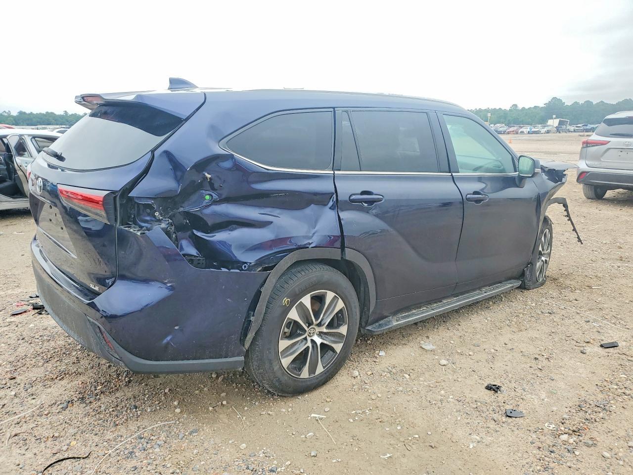 2021 Toyota Highlander Xle - Фото 3
