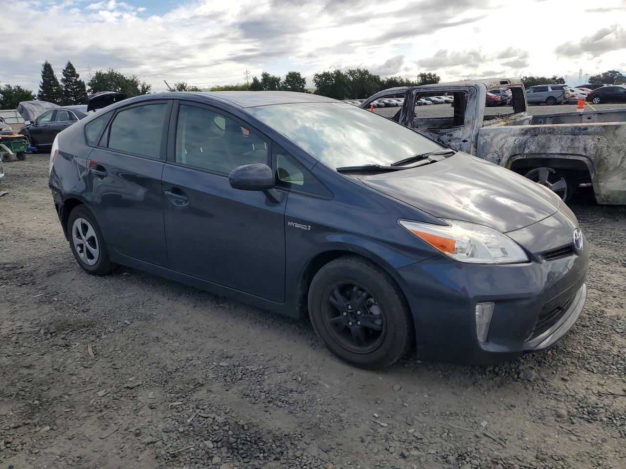2014 Toyota Prius Three - Image 4