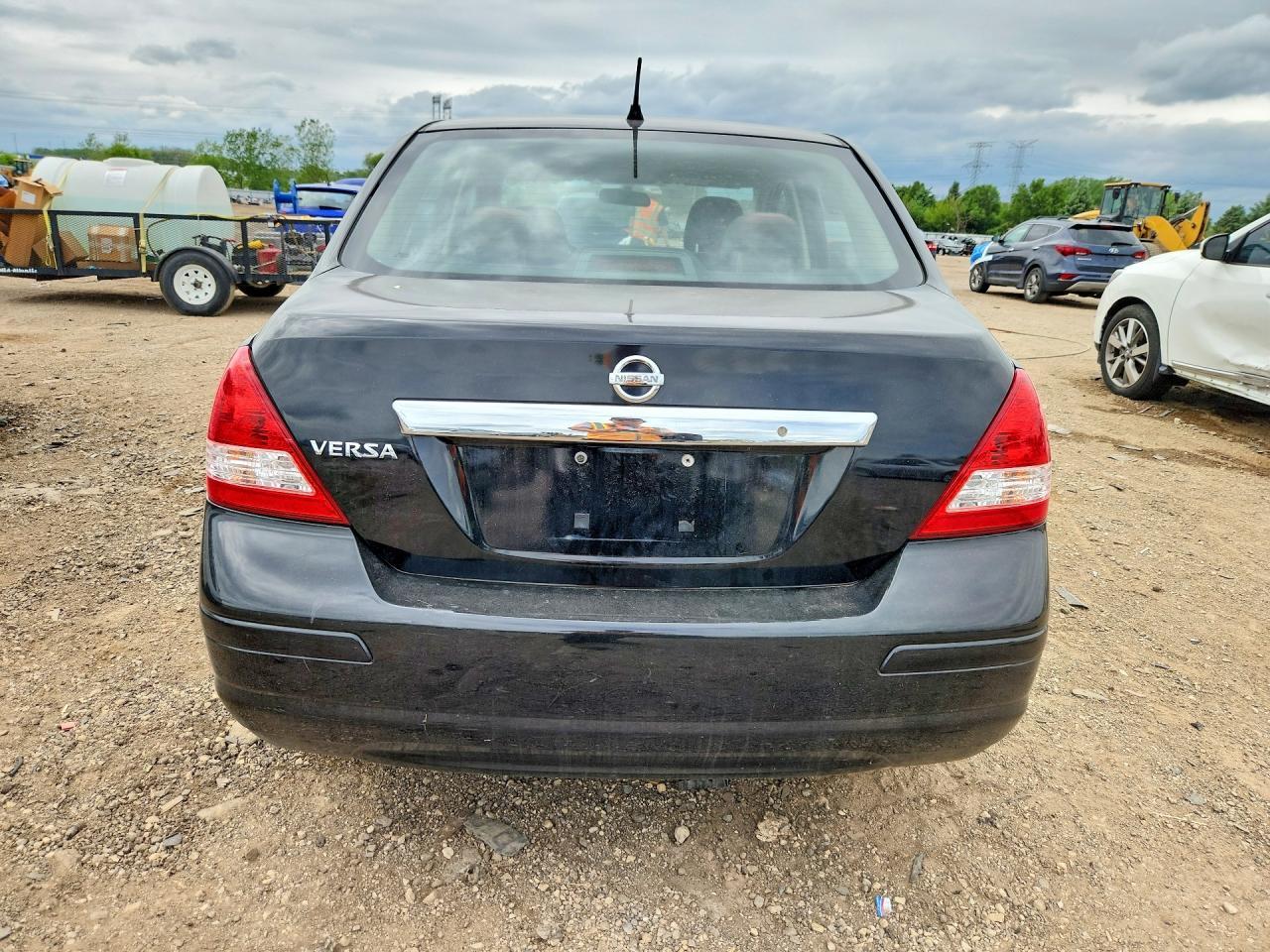 2011 Nissan Versa 1.8 S - Фото 6