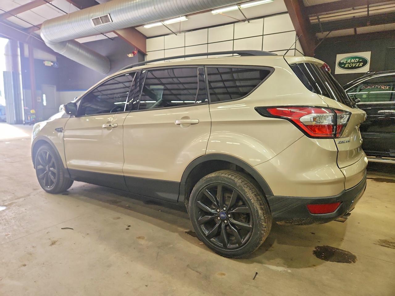 2017 Ford Escape Titanium - Фото 2