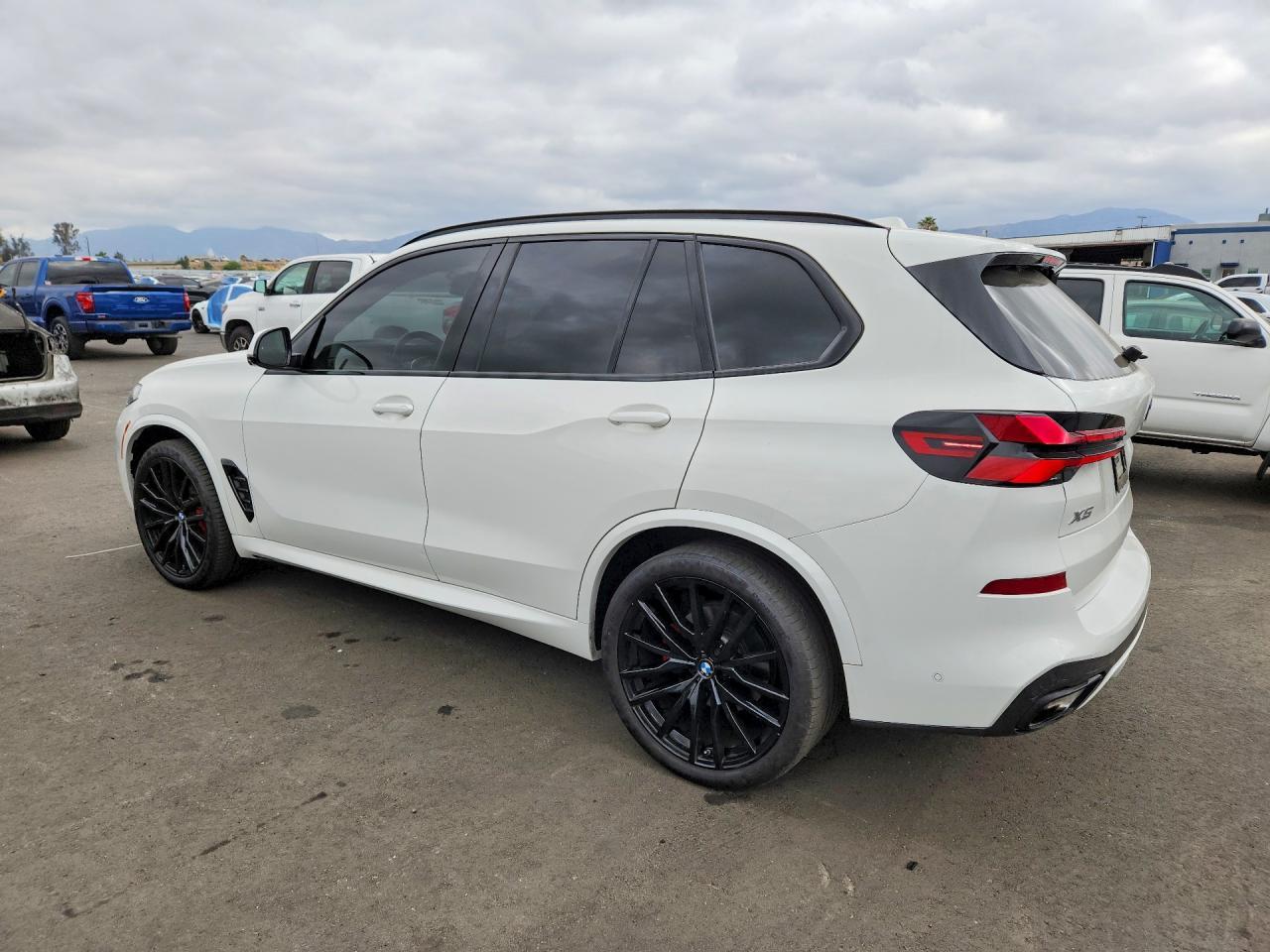 2024 BMW X5 Sdrive 40I - Image 2