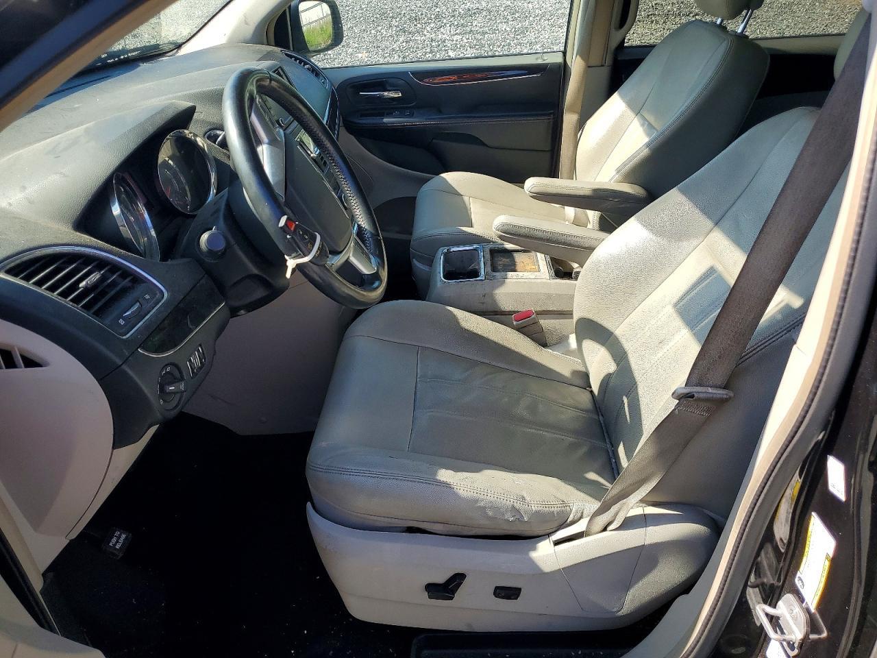 2013 Chrysler Town & Country Touring - Image 7